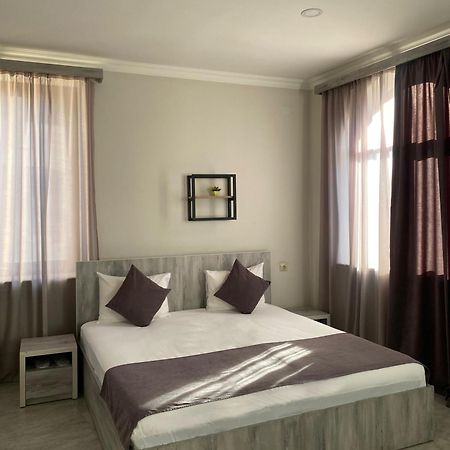 Hotel Menua エレバン エクステリア 写真