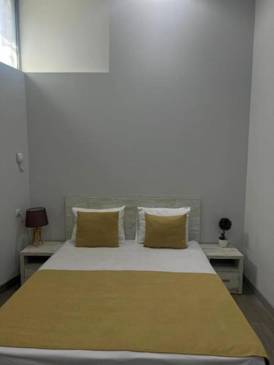 Hotel Menua エレバン エクステリア 写真