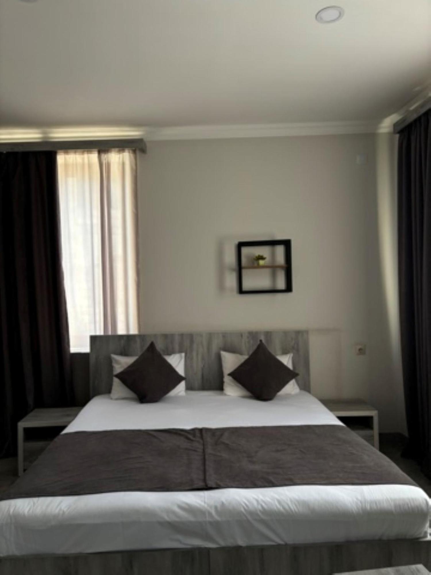 Hotel Menua エレバン エクステリア 写真